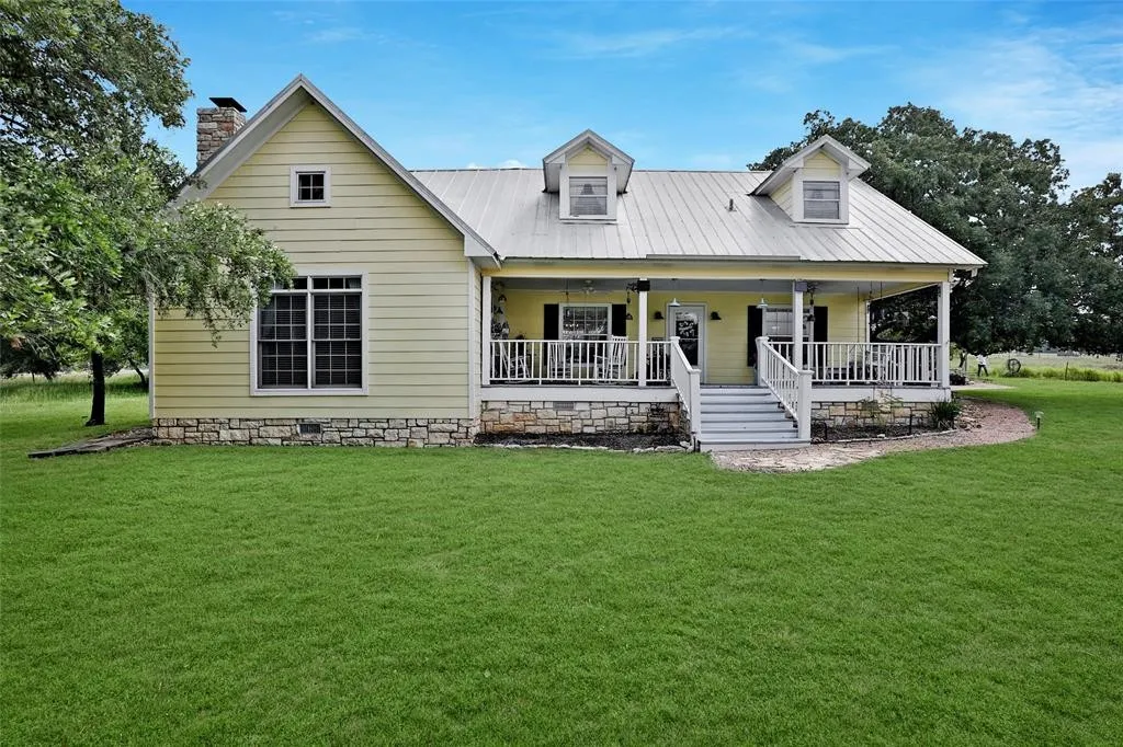 1229 Willow Springs exterior 2